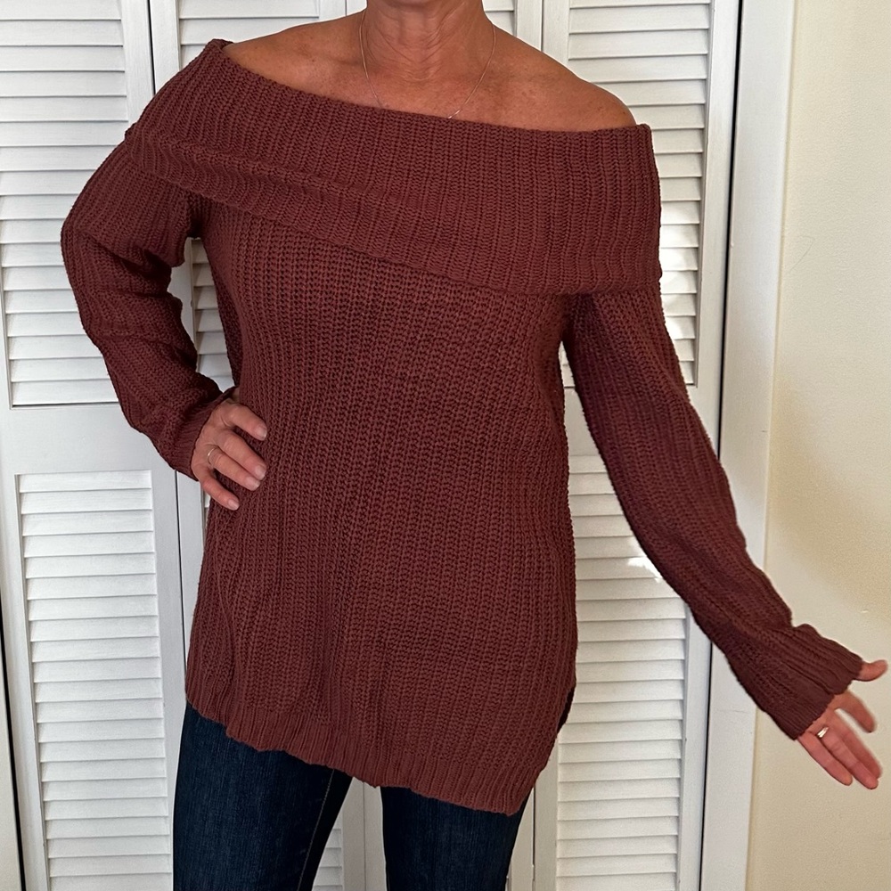Maroon knitted sweater NEVER WORN size M/L